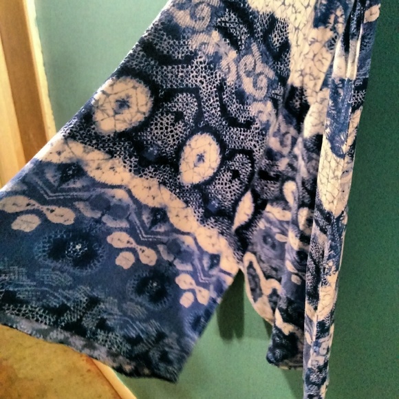 Forever 21 Small Blue Unique Print Shirt/Tunic - Picture 6 of 7